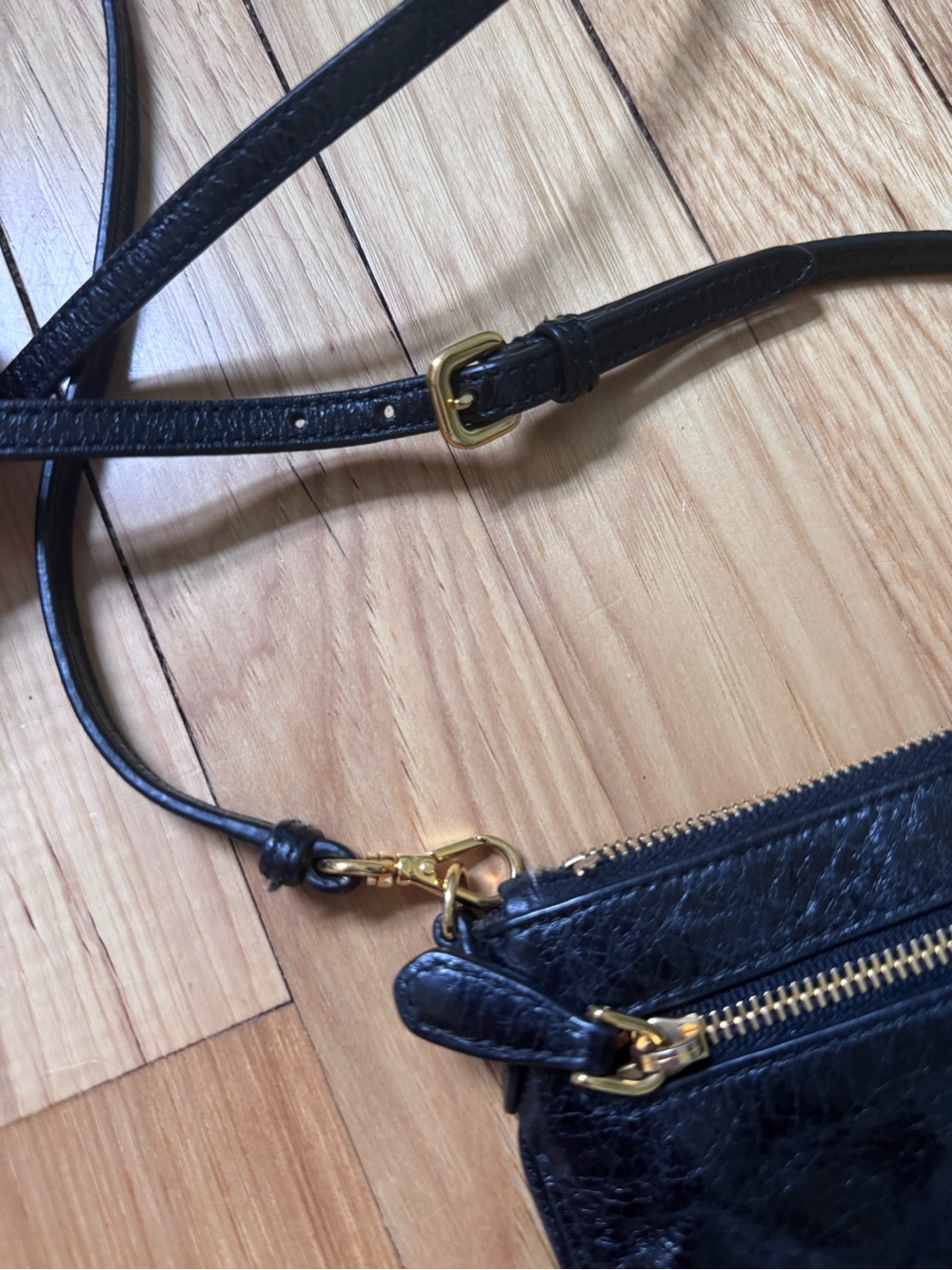 Prada Vitello Shine Purse detachable shoulder strap and gold tone hardware bag - Picture 4 of 8